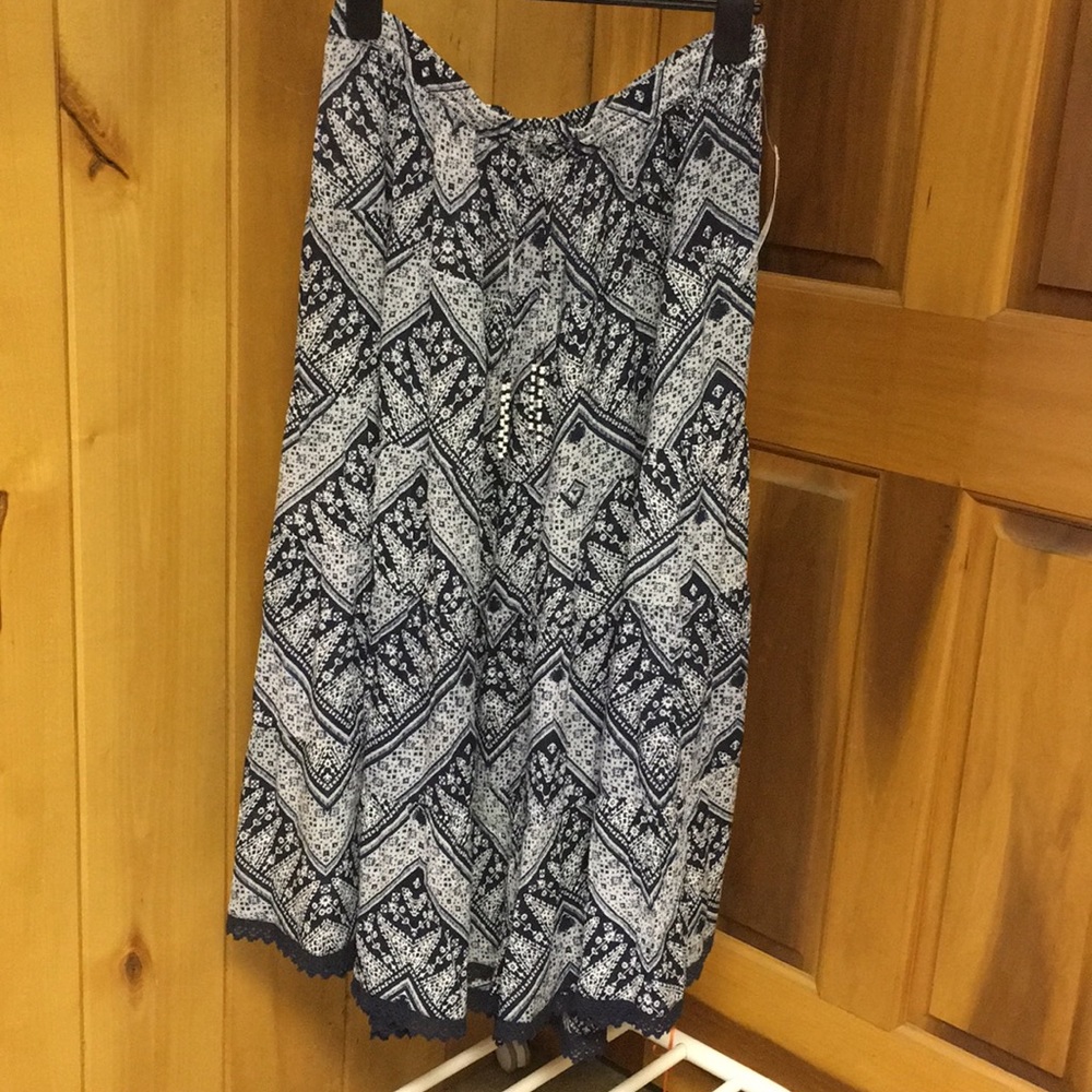 NWT Navy/White Patterned Notations Skirt